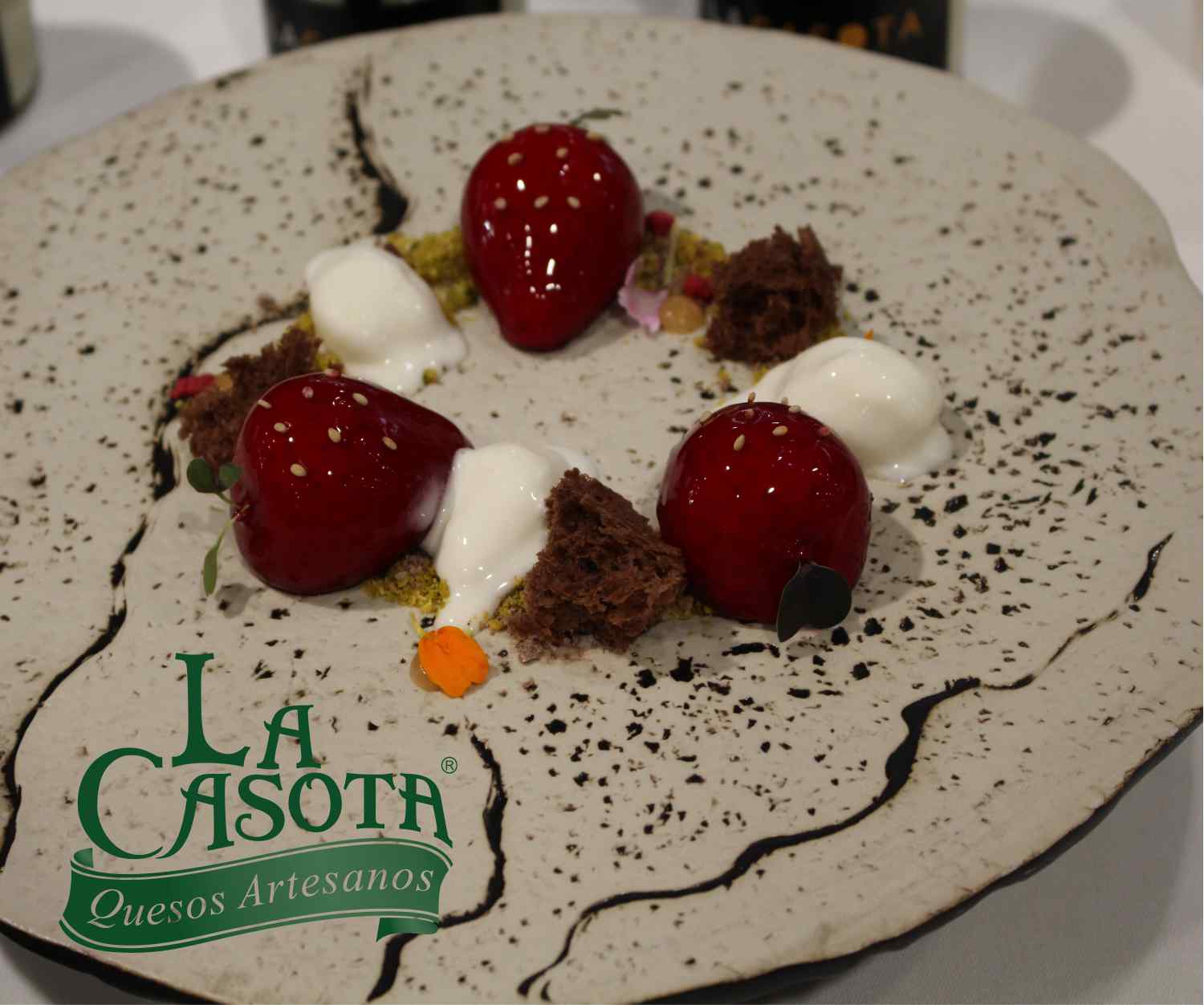¡Descubre el delicioso mundo de los postres con crema de queso manchego La Casota!
